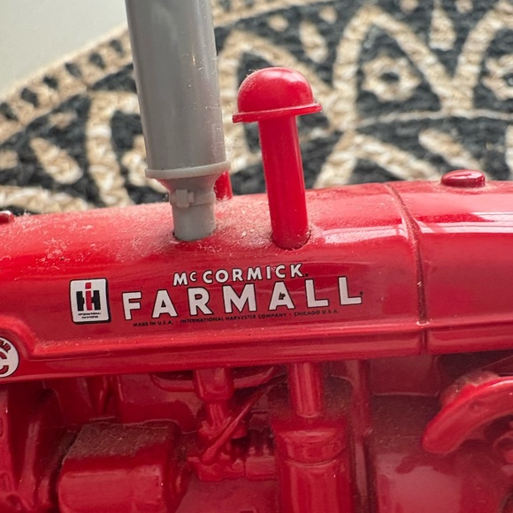 McCormick Farmall Vintage Metal Toy Tractor - Picture 8 of 8